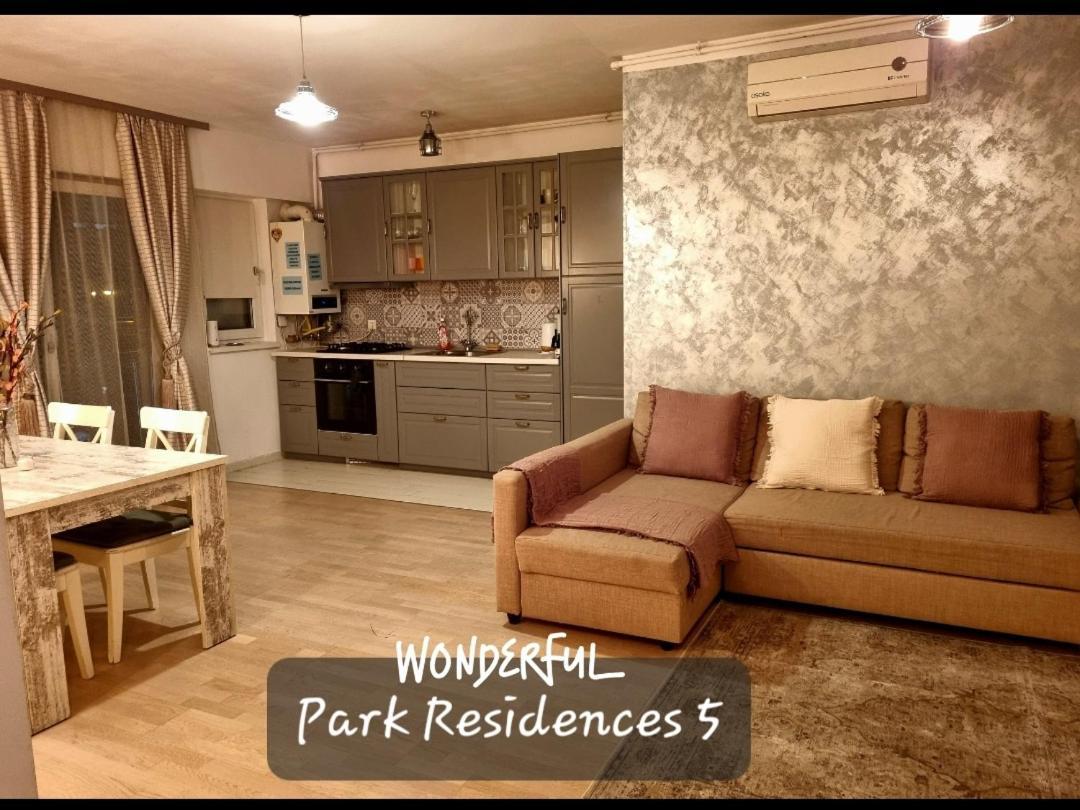 Park Residence 5, 2 Bedroom Apartment Bukarest Exteriör bild
